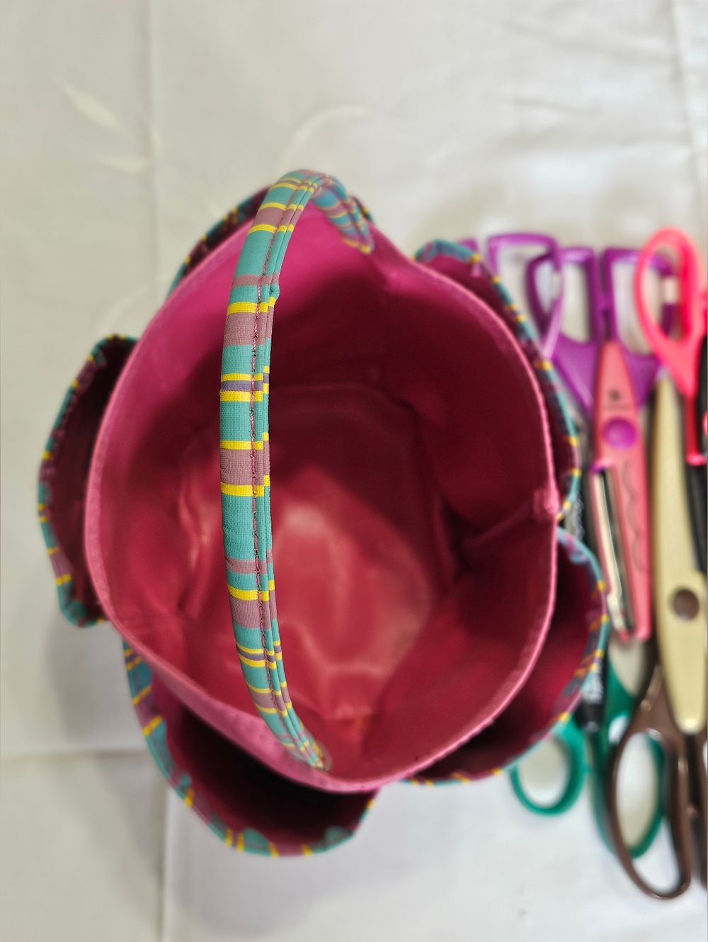 Craft Caddy with 12 Decorative Edge Scissors Set - Picture 2 of 9